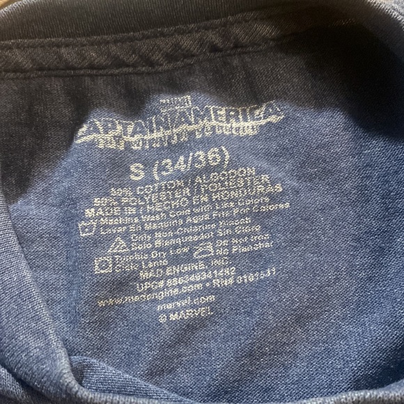 Captain America short sleeve shirt - Picture 3 of 3